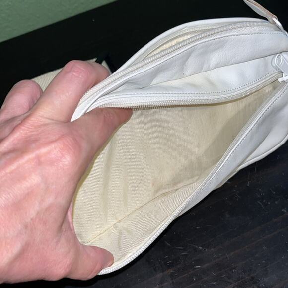 Vintage hip bag unisex leather Fanny pack • waist bag • adjustable strap • vacay - Picture 3 of 12